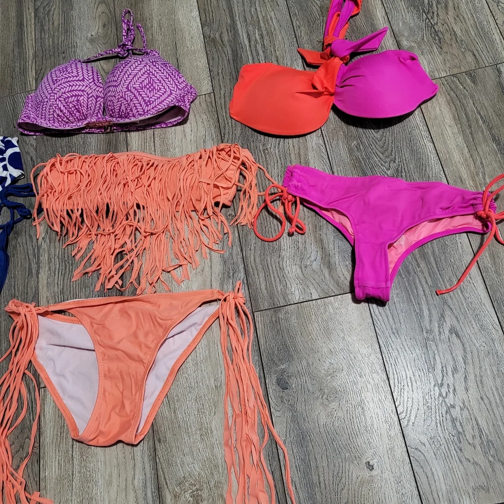 Bikini - Picture 2 of 3